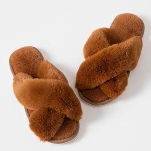 NEW Cozy Brown Faux Fur Women's Slippers